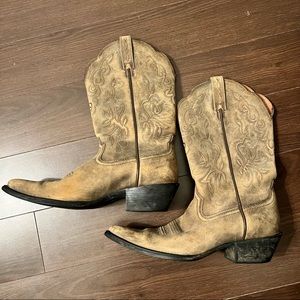 ARIAT Heritage Western Distressed Boots